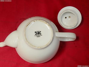 山東梅花圖特殊形狀文革壺 紅色收藏中的獨(dú)特藝術(shù)
